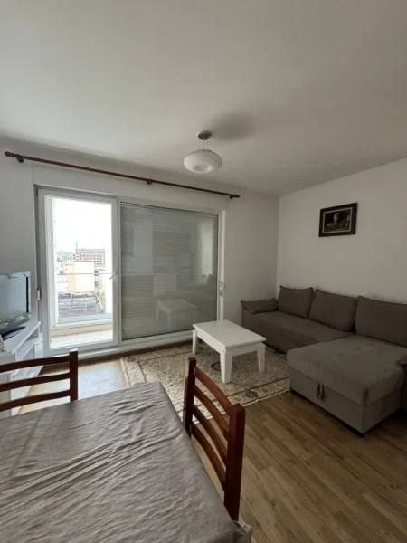 Tirane, jepet me qera apartament 1+1+Ballkon Kati 6, 58 m² 500 € (Rruga Siri Kodra , Kompleksi Siri)