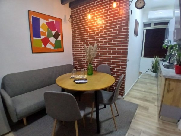 Tirane, jepet me qera apartament 1+1 Kati 3, 600 € (Myslym Shyri)