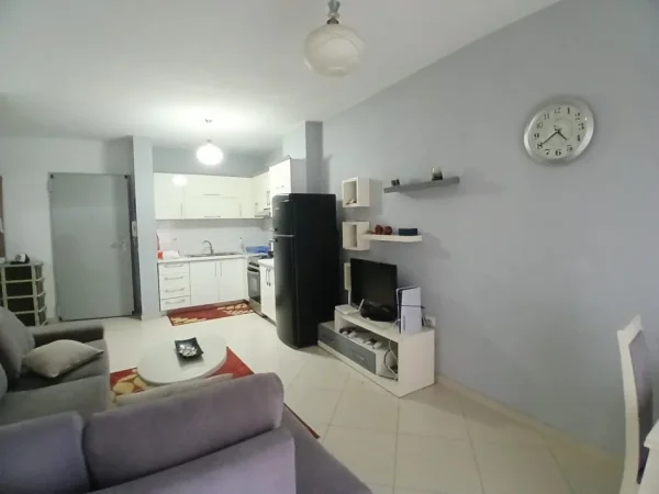 Tirane, jepet me qera apartament 1+1 Kati 3, 550 € (Kontakti)