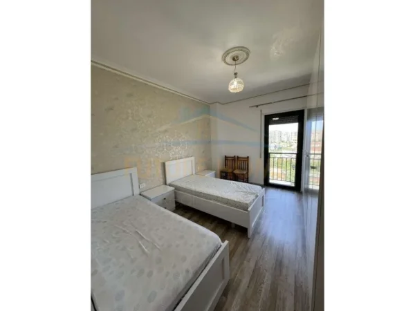 Tirane, jepet me qera apartament 2+1 Kati 4, 105 m² 650 € 