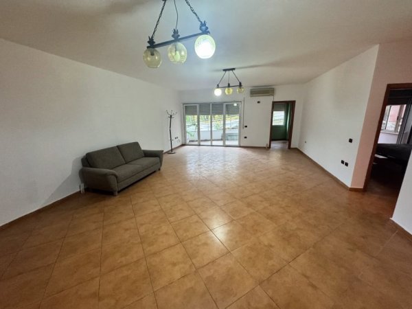 Tirane, shes apart 3+1+2 me garazh Kati 1, 165 m² 270.000 € (Rr. Kodra e Diellit ne krah te kopshtit Botanik)