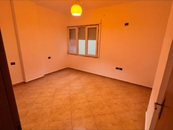 Tirane, shes apart 3+1+2 me garazh Kati 1, 165 m² 270.000 € (Rr. Kodra e Diellit ne krah te kopshtit Botanik)