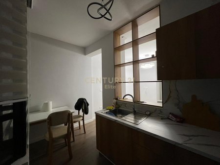 Tirane, jepet me qera apartament 1+1+Ballkon Kati 6, 68 m² 750 € (Blloku)