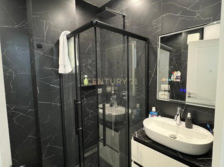 Tirane, jepet me qera apartament 1+1+Ballkon Kati 6, 68 m² 750 € (Blloku)