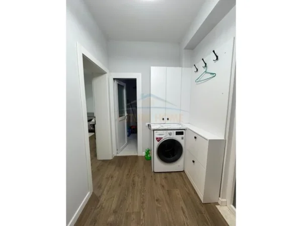Tirane, jepet me qera Vile 4+1 , 210 m² 1.100 € (Medreseja)
