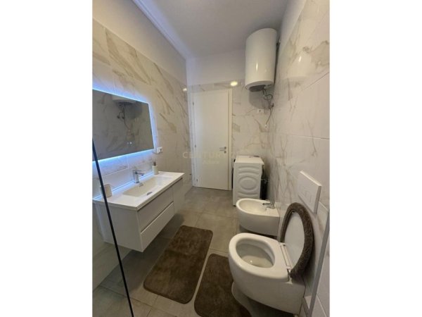 Tirane, jepet me qera apartament 1+1 Kati 1, 70 m² 650 € (Bulevardi i ri)