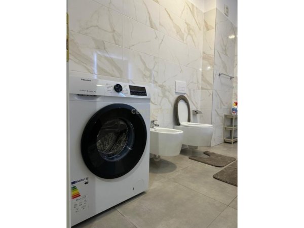 Tirane, jepet me qera apartament 1+1 Kati 1, 70 m² 650 € (Bulevardi i ri)