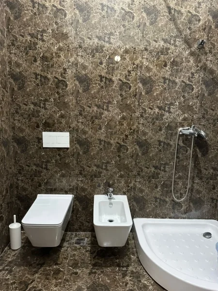 Tirane, jepet me qera apartament 2+1+Ballkon Kati 8, 110 m² 750 € (ZOGU I ZI)