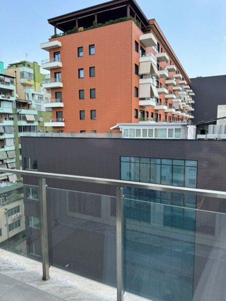 Tirane, jepet me qera apartament 2+1+Ballkon Kati 8, 110 m² 750 € (ZOGU I ZI)
