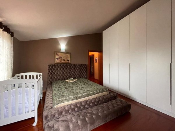 Tirane, jepet me qera apartament 3+1 Kati 3, 