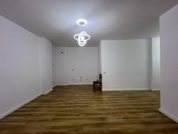 Tirane, shitet apartament 2+1+Ballkon Kati 2, 76 m² 120.000 € (astir)