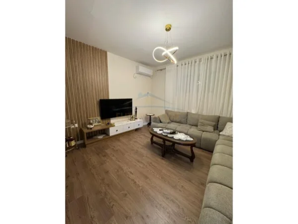 Tirane, jap me qera apartament 2 Katshe Kati 2, 126 m² 1.100 € (RRUGA 5 MAJI)