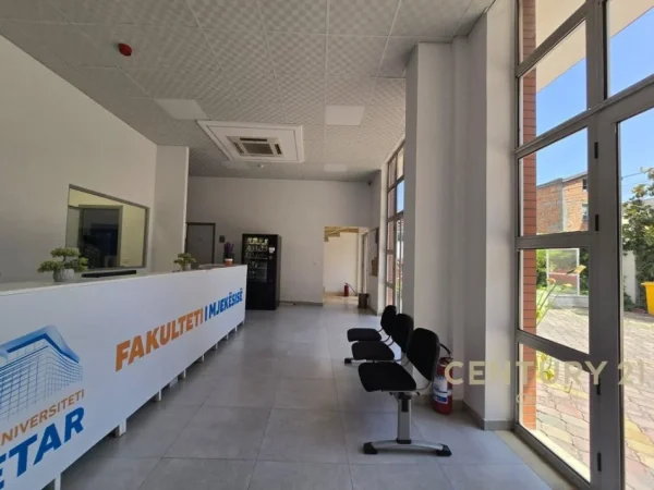 Tirane, jepet me qera ambjent biznesi , 1.340 m² 13.400 € 