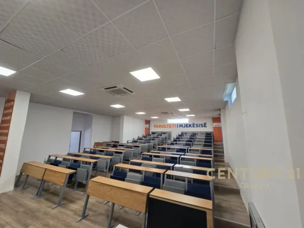 Tirane, jepet me qera ambjent biznesi , 1.340 m² 13.400 € 