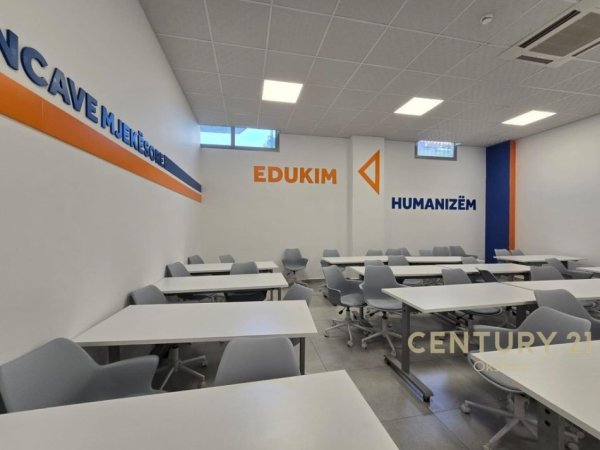 Tirane, jepet me qera ambjent biznesi , 1.340 m² 13.400 € 