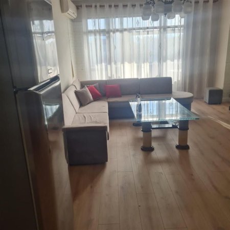 Tirane, jepet me qera apartament 2+1+Ballkon Kati 7, 130 m² 800 € (ZOGU I ZI)