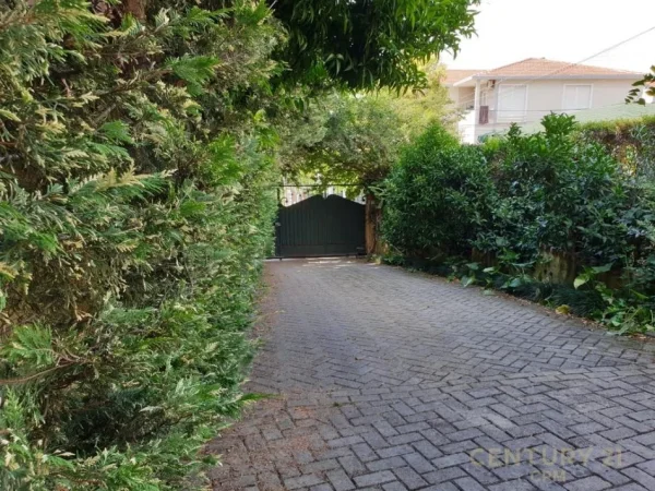 Tirane, jepet me qera Vile 1+1 Kati 0, 180 m² 650 € (Ambasada Amerikane)