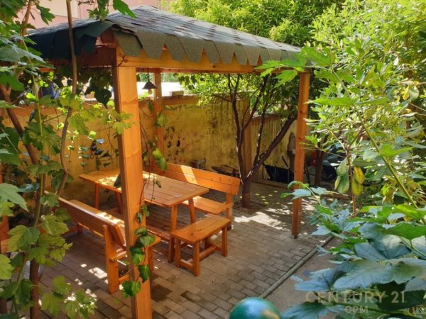 Tirane, jepet me qera Vile 1+1 Kati 0, 180 m² 650 € (Ambasada Amerikane)