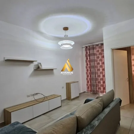 Tirane, jepet me qera apartament 1+1+Ballkon Kati 2, 70 m² 500 € (kopshti botanik)