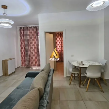 Tirane, jepet me qera apartament 1+1+Ballkon Kati 2, 70 m² 500 € (kopshti botanik)
