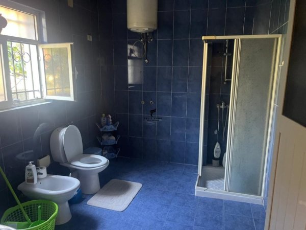 Tirane, jepet me qera apartament 1+1 Kati 1, 75 m² 350 € (LAPRAKE)