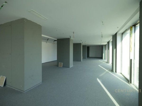 Tirane, jepet me qera zyre Kati 6, 1.225 m² 40.000 € 