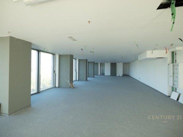 Tirane, jepet me qera zyre Kati 6, 1.225 m² 40.000 € 