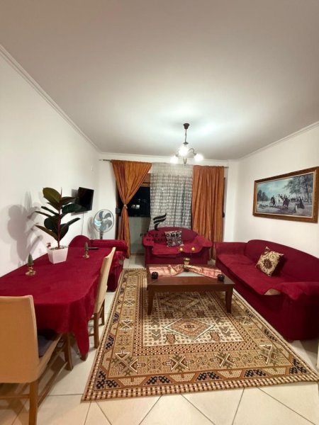 Tirane, jepet me qera apartament 2+1 Kati 9, 70 m² 600 € (KOMUNA E PARISIT)