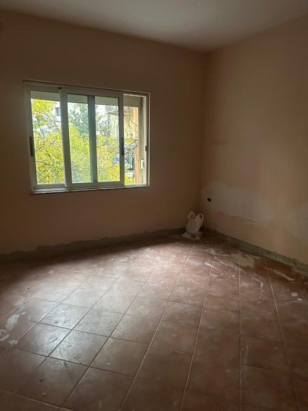 Tirane, shitet apartament 1+1 Kati 1, 64 m² 190.000 € (KOMUNA E PARISIT)