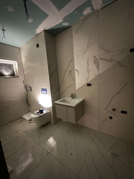 Tirane, shitet apartament 1+1 Kati 1, 64 m² 190.000 € (KOMUNA E PARISIT)