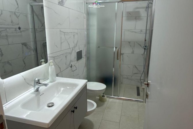 Tirane, jepet me qera apartament 2+1 Kati 3, 100 m² 1.000 € (Rruga Anton Lufi)