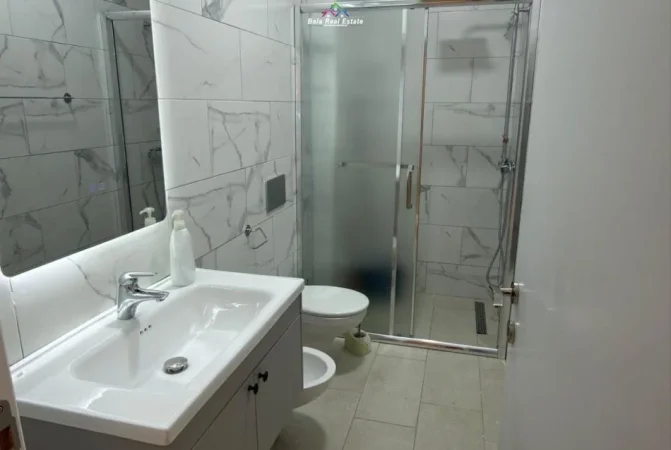 Tirane, jepet me qera apartament 2+1 Kati 3, 100 m² 1.000 € (Rruga Anton Lufi)