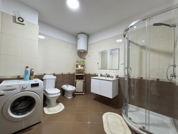 Tirane, jepet me qera apartament 1+1+Ballkon Kati 5, 70 m² 750 € (RRUGA E KAVAJES UFO)