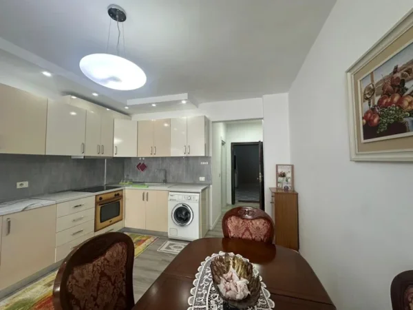 Tirane, jepet me qera apartament 2+1 Kati 5, 95 m² 600 € (Rruga Dritan Hoxha, Zogu i Zi)