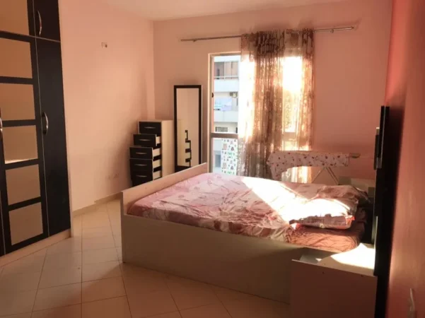 Tirane, jepet me qera apartament 2+1+Ballkon Kati 3, 89 m² 420 € (CASA ITALIA)