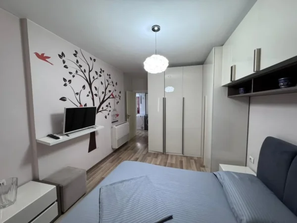 Tirane, jepet me qera apartament 2+1 Kati 2, 100 m² (Qender)