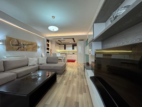 Tirane, jepet me qera apartament 2+1 Kati 2, 100 m² (Qender)