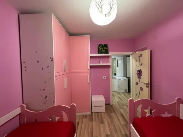 Tirane, jepet me qera apartament 2+1 Kati 2, 100 m² (Qender)