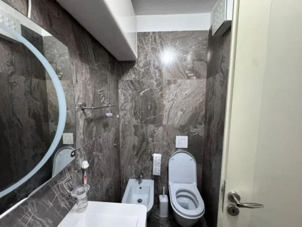 Tirane, jepet me qera apartament 2+1 Kati 2, 100 m² (Qender)