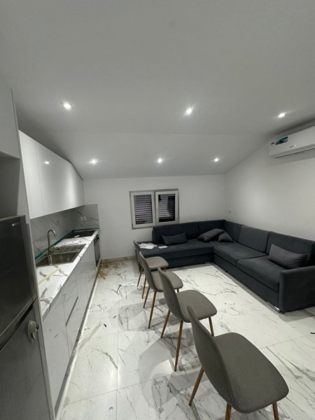 Tirane, jepet me qera apartament 1+1 , 65 m² 500 € 