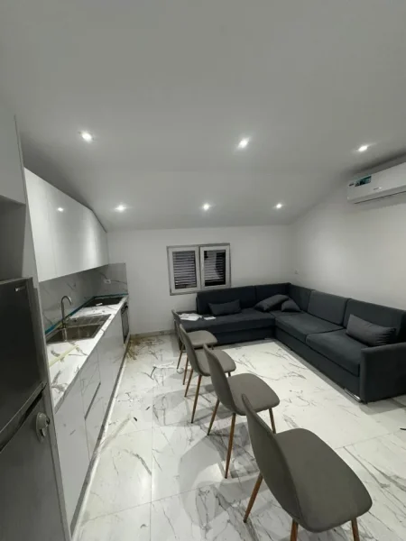 Tirane, jepet me qera apartament 1+1 , 65 m² 500 € 
