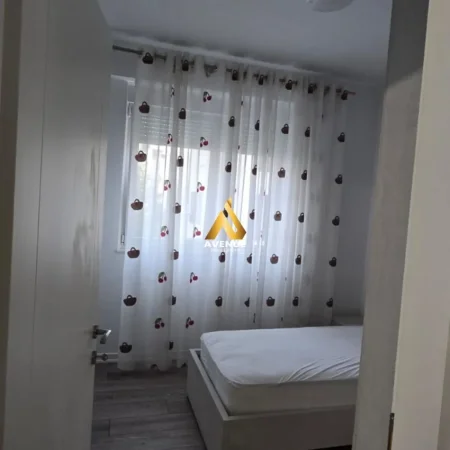 Tirane, jepet me qera apartament 2+1+Ballkon Kati 3, 89 m² 650 € (hamdi garunja) Liqeni i Thate Tirane