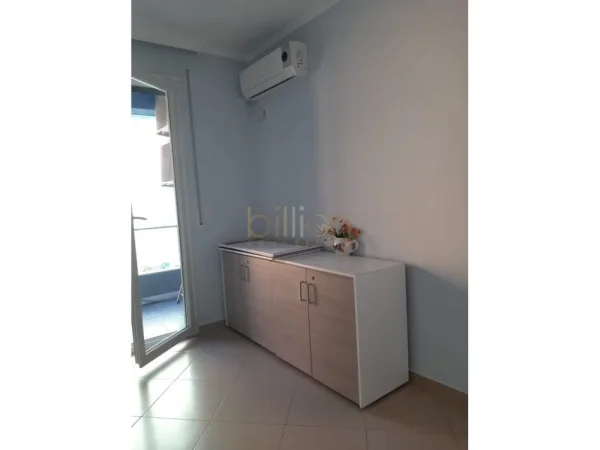Tirane, jepet me qera , 98 m² 800 € (Rruga Jeronim De rada)