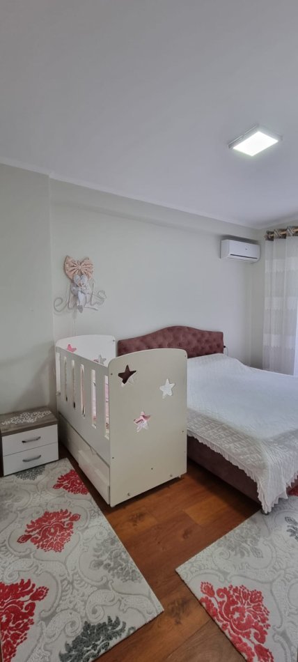 Tirane, jepet me qera apartament 2+1+Ballkon Kati 3, 90 m² 600 € (Kopeshti Botanik , te xhamia)