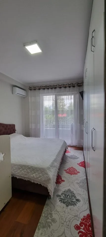 Tirane, jepet me qera apartament 2+1+Ballkon Kati 3, 90 m² 600 € (Kopeshti Botanik , te xhamia)