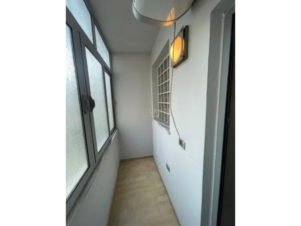 Tirane, jepet me qera apartament 3+1+Ballkon Kati 4, 135 m² 900 € (QENDER)