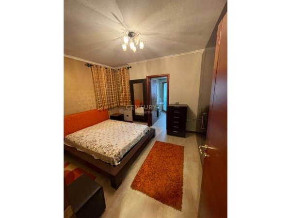 Tirane, jepet me qera apartament 3+1+Ballkon Kati 4, 135 m² 900 € (QENDER)