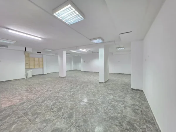 🔥SHITET: Ambient Biznesi Sip.110m² Buze Rruges Kryesore (📍Blloku i Vilave ne Selite - Komuna e Parisit) | 200,000€