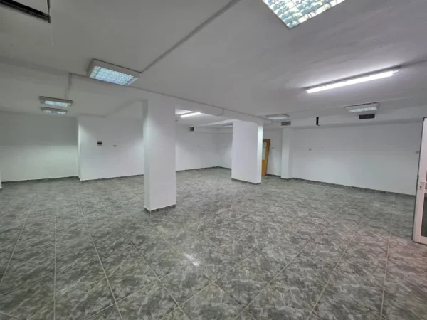 🔥SHITET: Ambient Biznesi Sip.110m² Buze Rruges Kryesore (📍Blloku i Vilave ne Selite - Komuna e Parisit) | 200,000€
