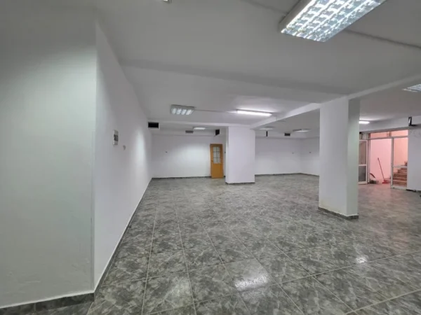 🔥SHITET: Ambient Biznesi Sip.110m² Buze Rruges Kryesore (📍Blloku i Vilave ne Selite - Komuna e Parisit) | 200,000€
